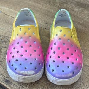 🎉10 for 10🎉 cat & Jack rainbow water shoes size 6 toddler girl
